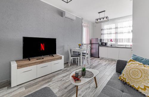 Arad Wohnung | ARI AQUA Apartment with Balcony