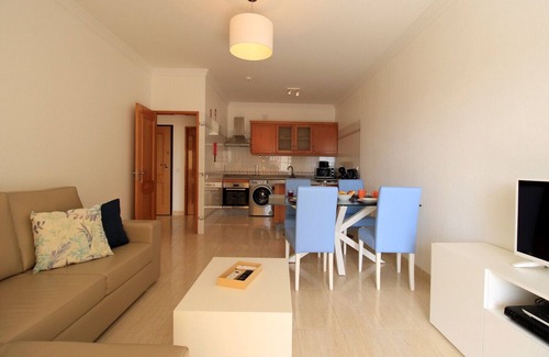 Alporchinhos Wohnung | ARMAÇÃO DE PÊRA BRIGHTNESS 1 WITH POOL by HOMING