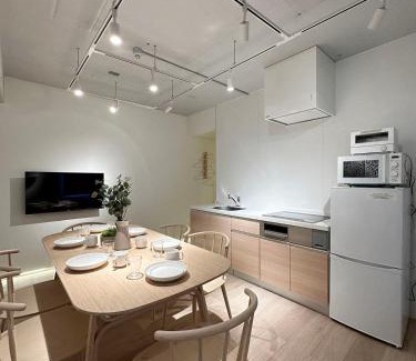 Hiroshima City Centre Wohnung | Art Bldg by b hotel - Modern 2BR City Center for 8ppl