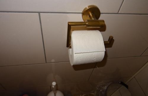 Blankenburg Haus | " ART DDR" eig Bad dir im Zim, 3 OG, Treppensteigen kein Fruehhstück keine Kueche nur Uebernachtung Parkpl, WIFI, Blankenb