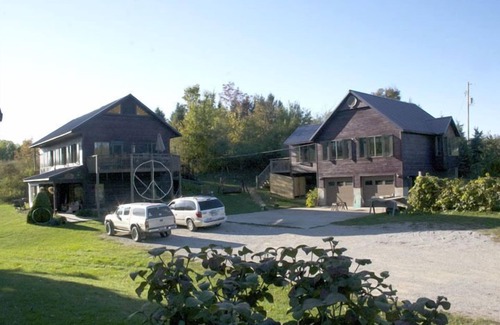 Benzonia Wohnung | Handwerklich gefertigtes Haus auf Bio-Lama-Farm - Benzie County familienfreundlich