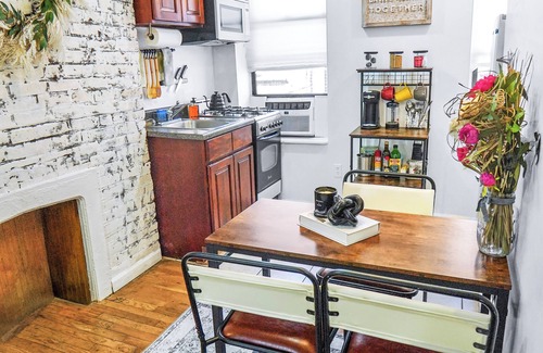 East Village Wohnung | Artist Cove- Walk up Penthouse- Semi-Duplex- Sleep 3 Located In Center of LES