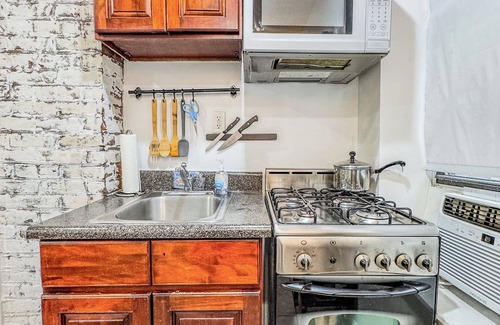 East Village Wohnung | Artist Cove- Walk up Penthouse- Semi-Duplex- Sleep 3 Located In Center of LES