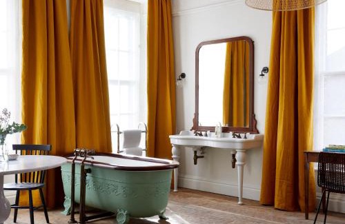 Saint Paul's Hotel | Artist Residence Bristol