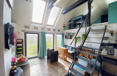 Mollenbeck Wohnung | Künstleratelier Salvador Dalí mit privater Terrasse, Gemeinschaftsgarten und WLAN