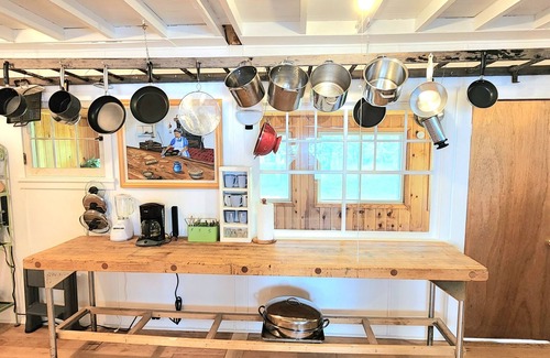 Houghton County Kabine | Artistry view of Lake Superior in authentic cottage will have you refreshed