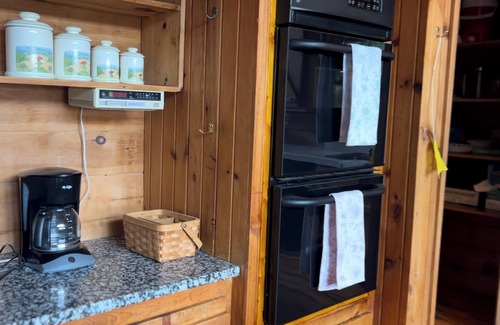 Cook Station Kabine | As the River Flows-a Rustic River Retreat