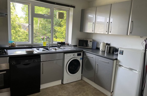 Ascot Wohnung | Geräumige bequeme 2 Bett 1 Badwohnung