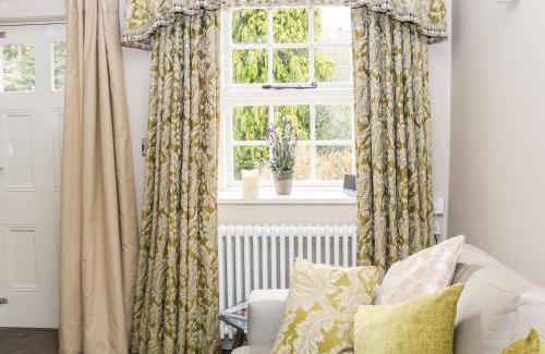 Baslow Haus | Ash Cottage