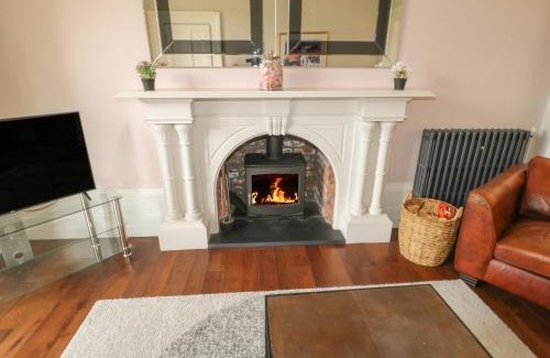 Holmbridge Haus | Ash Villa