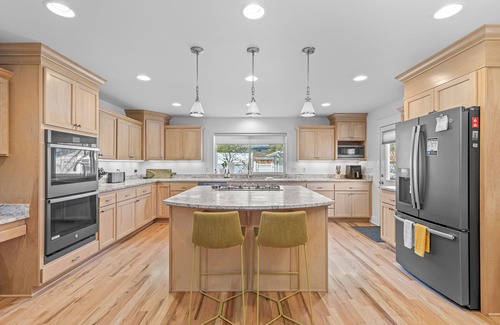 Ashland Haus | Ashland Luxury: 4 King suites, pool & hot tub