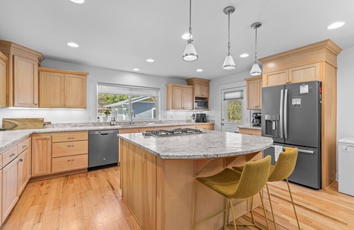 Ashland Haus | Ashland Luxury: 4 King suites, pool & hot tub