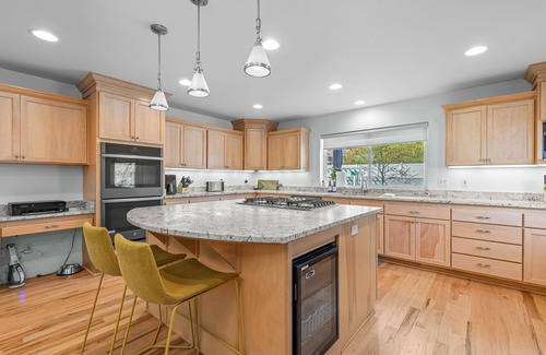 Ashland Haus | Ashland Luxury: 4 King suites, pool & hot tub