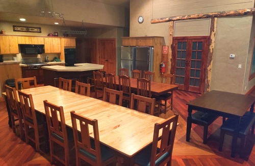 Garden City Kabine | Neue Auflistung! Aspen Lodge. Geräumige Hütte in Garden City.