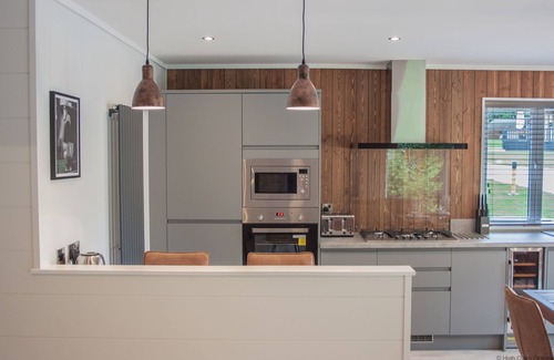 Pickering Skihütte | Aspen Lodge | sleeps 6 - Hot Tub, Dog Friendly - 5* Visit England