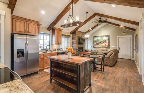 Timp Hotel | Aspenwood Manor