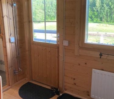 Kolmarden Kabine | Asplunda Gård, Kolmården stuga nr 1
