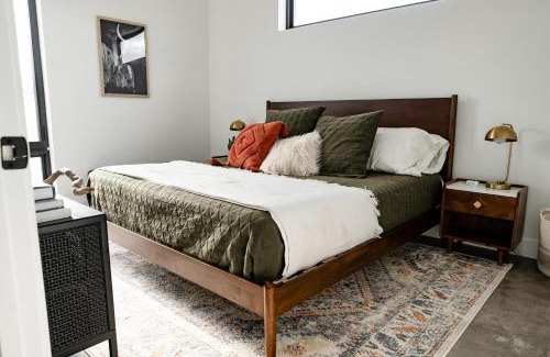 New Harmony Haus | Astoa Etxea - Peaceful Retreat Near Zion