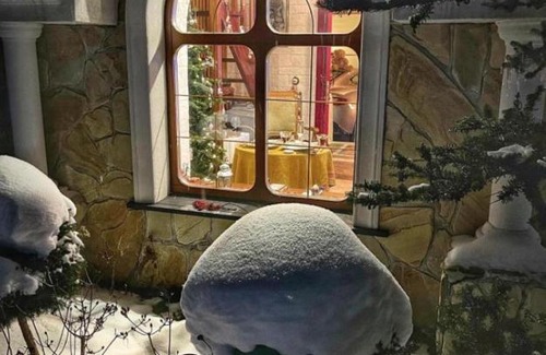 Palitsy Haus | Aston Martin Tower Art