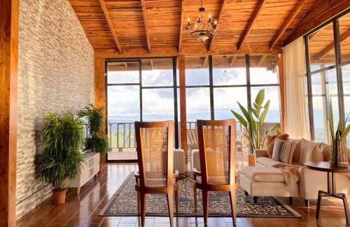 Bolivar Haus | Astonishing view at Poás Volcano slopes: Casa Lili