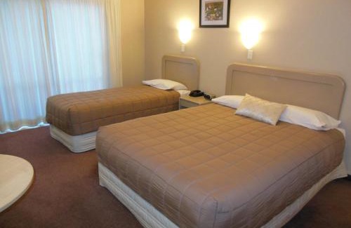 Manukau City Hotel | ASURE Camelot Arms Motor Lodge