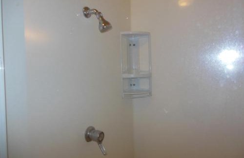 Manukau City Hotel | ASURE Camelot Arms Motor Lodge