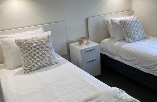 Mooloolaba Wohnung | At The Beach Mooloolaba, Private Rooftop With Spa, 50m to Beach, Surfclub and Esplanade