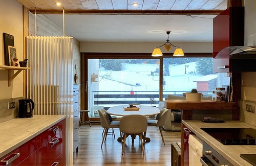Premanon Wohnung | At the foot of the slopes balcony with view and wood-burning stove