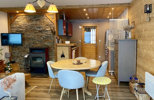 Premanon Wohnung | At the foot of the slopes balcony with view and wood-burning stove