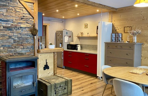 Premanon Wohnung | At the foot of the slopes balcony with view and wood-burning stove