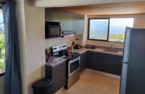 Atenas Wohnung | Atenas Breathtaking 4 Volcano View Apartment