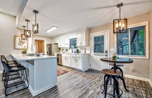 Addison Heights Haus | ATH - Marietta/Kennesaw- 4BR - Pet Friendly (kath)