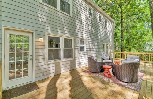 Dunwoody Haus | ATH - Sleeps 6 - 3 Beds Pet Friendly and fenced - Roberts