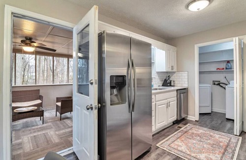 Acworth Haus | ATH - Sleeps 6 - 3 Beds - Pet friendly - Dustin