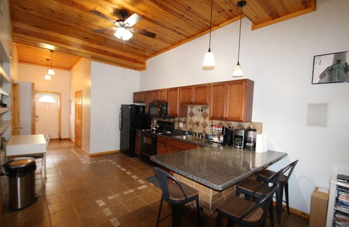 Athens Wohnung | Athens City 2 bedroom, 1 bath, in town, walk to restaurants, FREE WiFi, Parking