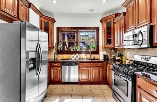 Poncey-Highland Haus | ATL Charming 1929 Historic Craftsman Bungalow