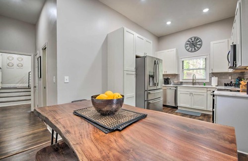 Church Street Haus | Atlanta Retreat with Deck in Greenbriar Area!