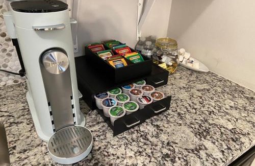 East Side Haus | Atlanta Zoo Free Private Driveway Parking 1B-1B