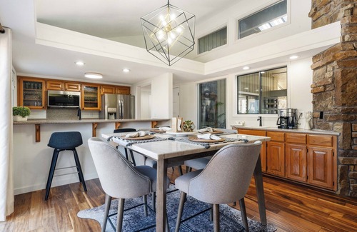 Bella Vista Haus | Atrium House @ Tee 16-min. from Trails & Lake