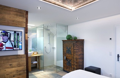 Mariapfarr Haus | Attic suite in Mariapfarr with whirlpool
