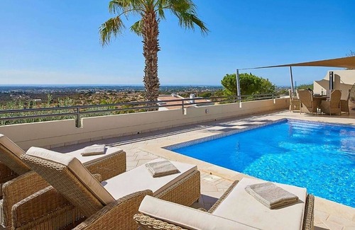 Pe do Cerro Villa | Attractive Villa, A/C, South Facing Terrace, Private Pool, Sea Views close to Santa Barbara de Nexe!