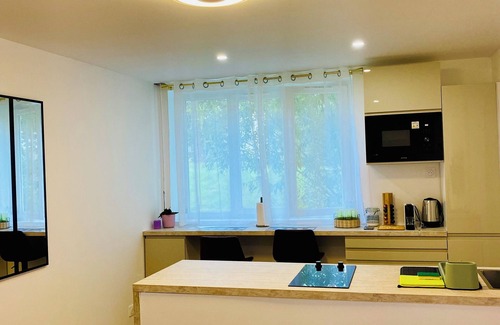 Universite Wohnung | Attractive renovated apartment including secure covered parking, 10 min from Paris