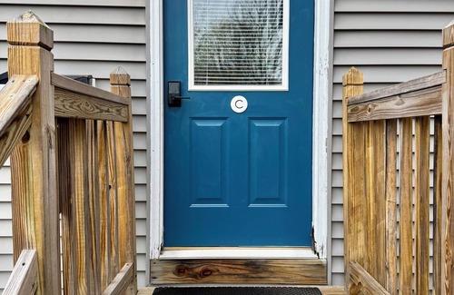 Dover-Foxcroft Wohnung | ATV trail nearby, dog-friendly 1-bed apartment in D-F with fully-stocked kitchen