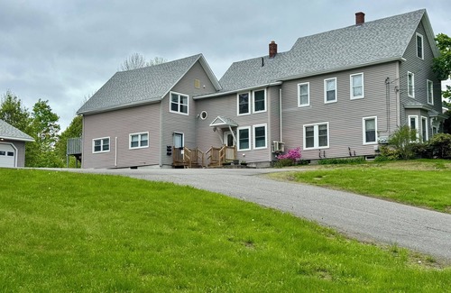 Dover-Foxcroft Wohnung | ATV trail nearby, dog-friendly 1-bed apartment in D-F with fully-stocked kitchen