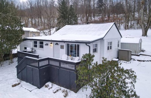 Sherrodsville Haus | Atwood Breeze: Tranquil Lake Escape