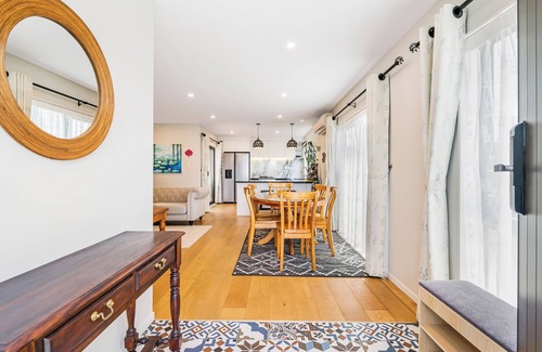 Greenlane - Ellerslie Villa | Auckland Golden Phoenix Holiday Homes