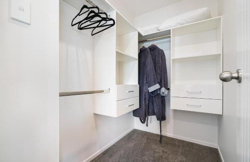 Greenlane - Ellerslie Haus | Auckland ONE Tree Hill Coby Suite