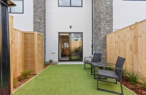 Te Atatu Peninsula Haus | Auckland Peninsula Stunner