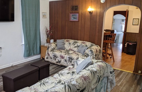 Dundee Haus | Aunt Rose's Place 2 BR on the river