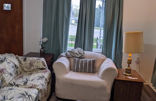 Dundee Haus | Aunt Rose's Place 2 BR on the river